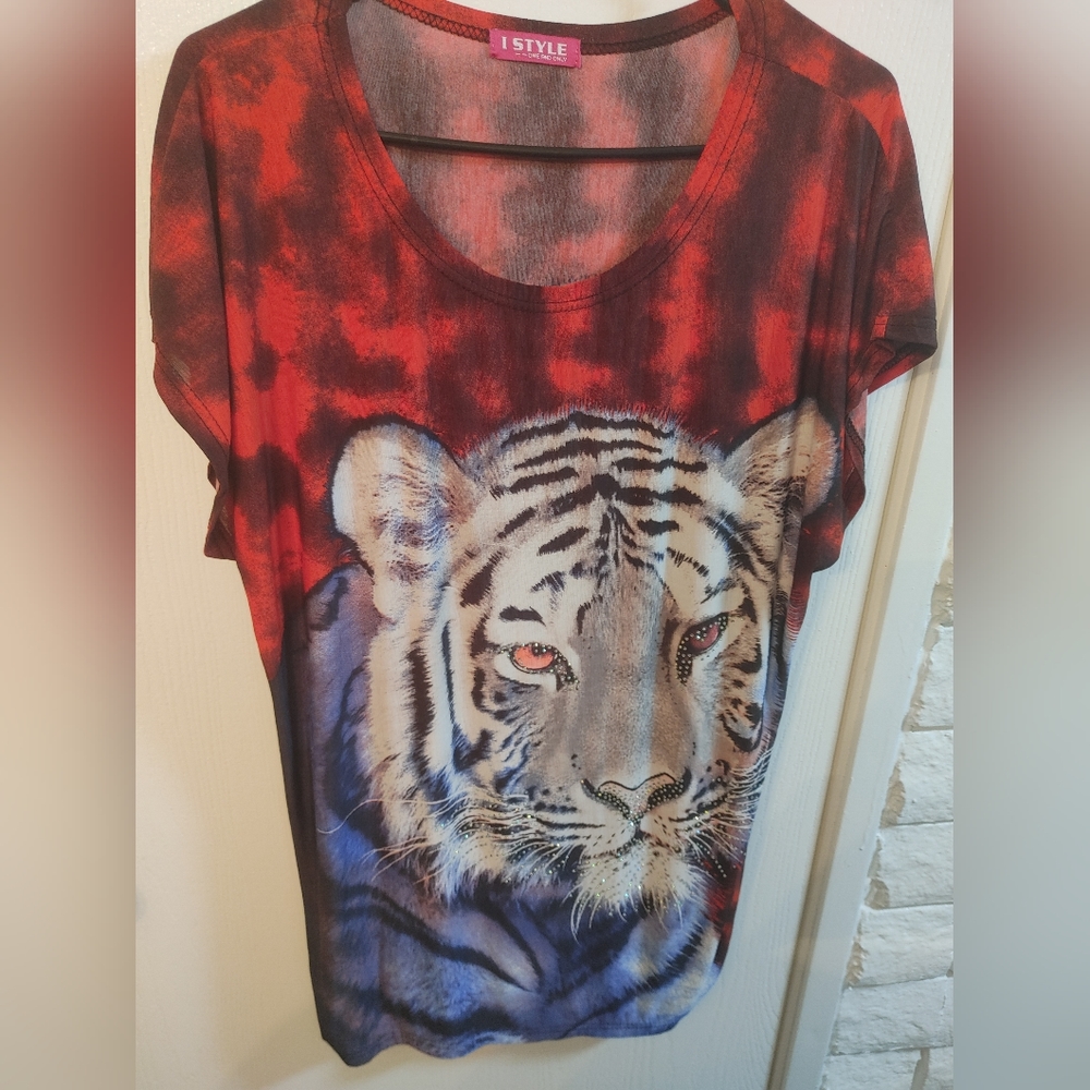 White tiger red/white/blue shirt